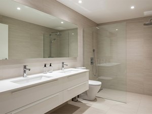 ¿Cuáles son los errores más habituales al reformar un baño pequeño y cómo evitarlos?