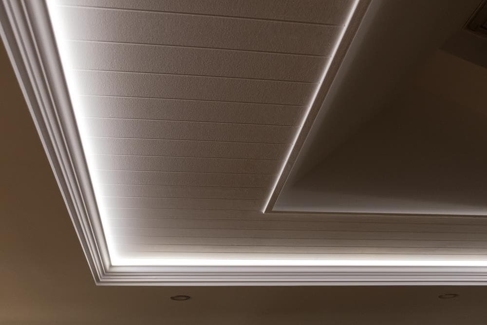 Haga que su piso pequeño luzca más amplio y acogedor con una buena iluminación estratégica
